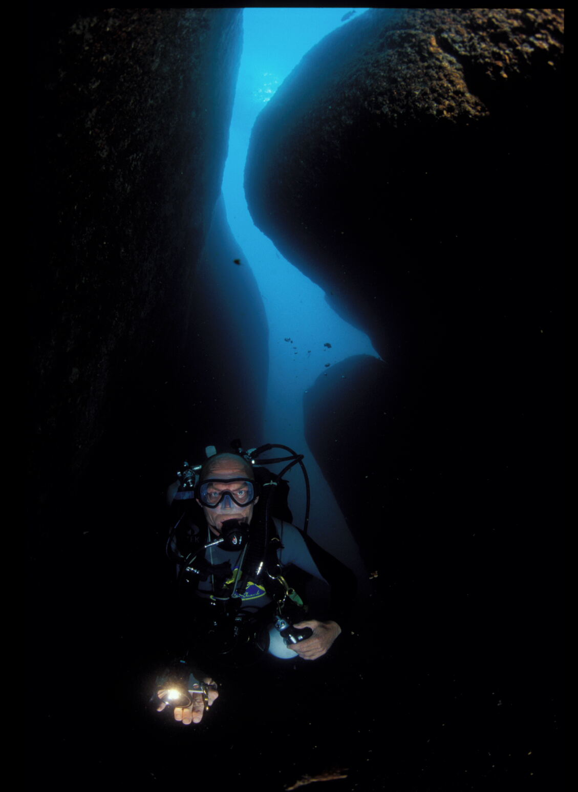 copyright Andrew Woodburn, cave diving technical style in lake malawi